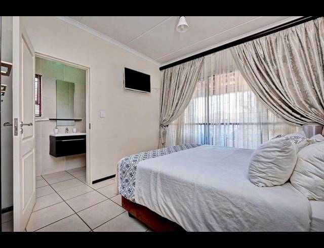 2 BEDROOM APARTMENT FOR SALE IN NOORDWYK